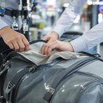Un agent de sécurité de l'aéroport explique pourquoi il ne faut jamais mettre de cadenas sur sa valise