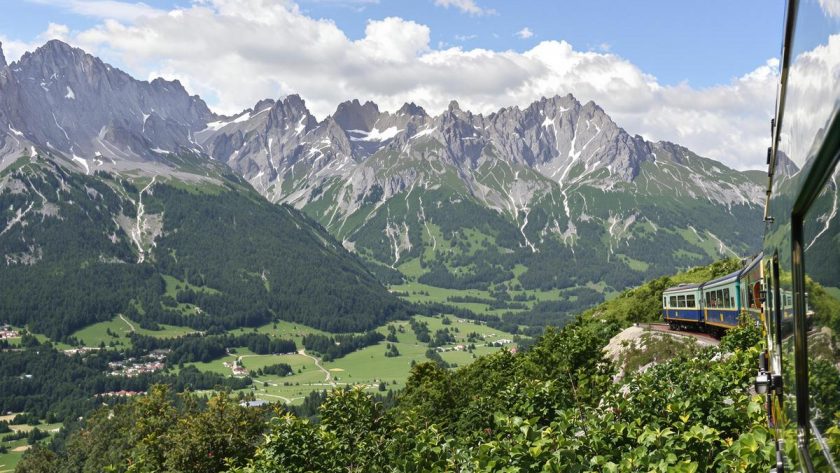 Vivez une expérience unique avec le Train de la Rhune dans les Pyrénées