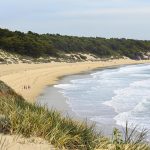 À moins de deux heures de Nantes, cette plage paradisiaque va vous en mettre plein les yeux : plage du Veillon