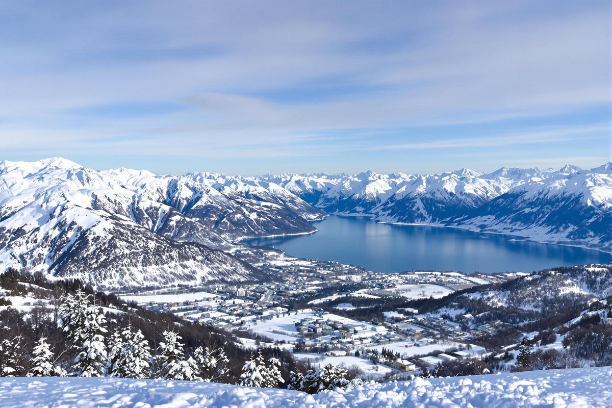 Près de Lyon, glissez au-dessus des nuages dans cette station de ski enchantée !