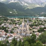 Au pied des montagnes, ce village des Hautes-Pyrénées figure parmi les plus beaux de France, mais reste préservé : Luz-Saint-Sauveur