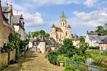 Ce village au cœur du Val de Loire semble tout droit sorti d'un conte médiéval, voyage dans le temps garanti ! : Candes-Saint-Martin