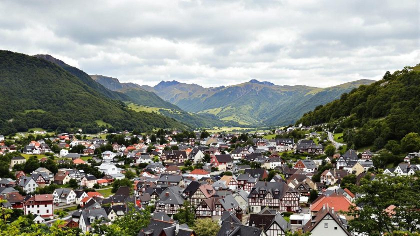 Ce village authentique et méconnu du Pays Basque est un joyau architectural et naturel préservé du tourisme de masse ! : Ainhoa