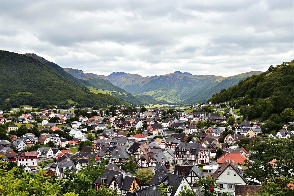 Trésor caché du Pays Basque, ce village enchante par son architecture et sa nature préservée : voici lequel