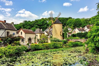 Ce village hors du temps à seulement 30 minutes de Paris avec son incroyable Moulin Jaune est surnommé la Venise briarde : Chevreuse