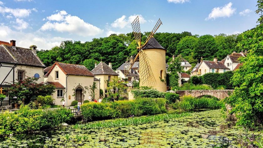 Ce village hors du temps à seulement 30 minutes de Paris avec son incroyable Moulin Jaune est surnommé la Venise briarde : Chevreuse