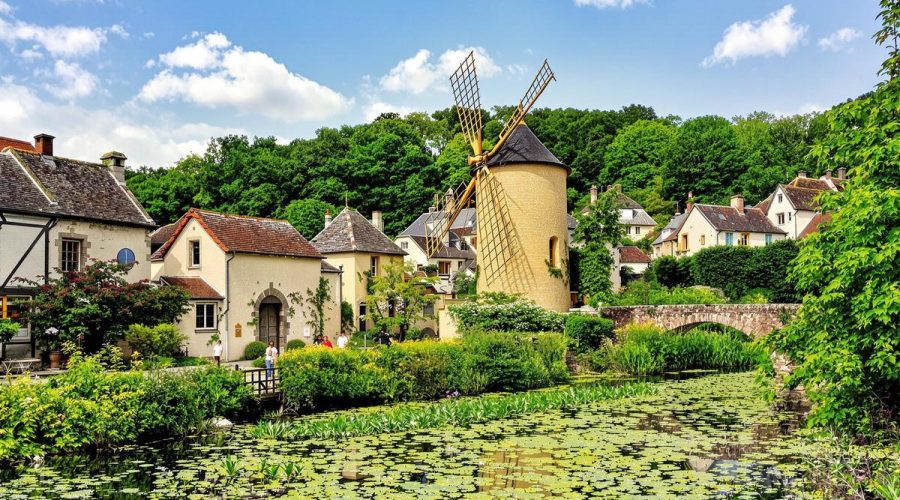 Ce village hors du temps à seulement 30 minutes de Paris avec son incroyable Moulin Jaune est surnommé la Venise briarde : Chevreuse