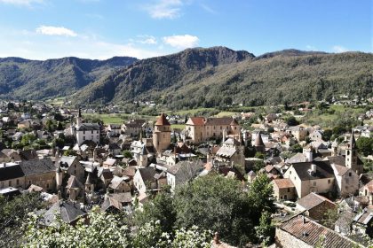 Ce village médiéval au cœur des volcans promet une aventure inoubliable : Besse