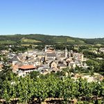 Ce village médiéval perché sur un rocher près de Lyon est un livre d'histoire à ciel ouvert et un écrin de nature ! : Ternand