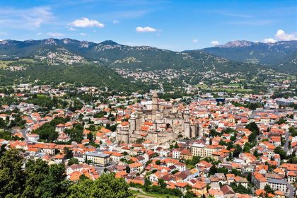 Célèbre pour ses fortifications, cette ancienne cité marchande est l'un des plus beaux villages de France : Villefranche-de-Conflent