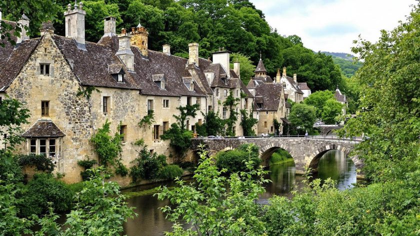Cet ancien port médiéval du Périgord Noir est l'un des plus beaux villages de France : Saint-Léon-sur-Vézère