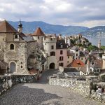 Dominant le lac Léman, cette cité médiévale fortifiée est un véritable bijou parmi les plus beaux villages de France : Yvoire