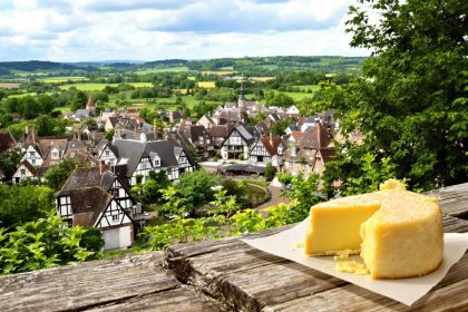En Normandie, ce hameau d'à peine 200 âmes porte sur ses épaules une renommée mondiale grâce à sa spécialité légendaire ! : Camembert