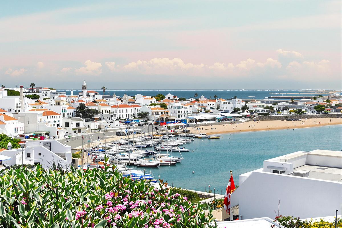 Ce village de pêcheurs portugais a été élu meilleure destination pour 2025 : voici votre prochaine destination de vacances !