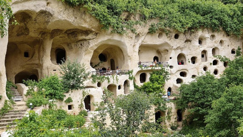 Le village troglodytique le plus surprenant de France, une immersion unique : Rochemenier