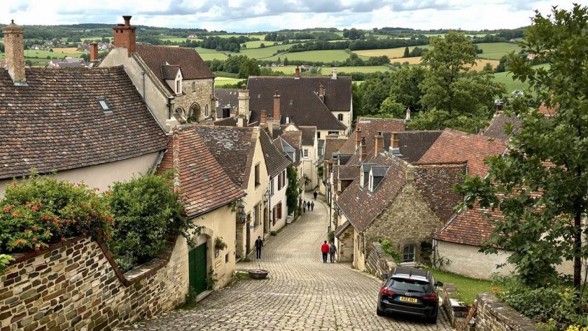 Niché entre Berry et Limousin, ce joyau méconnu de l'Indre est l'un des plus beaux villages de France : Saint-Benoît-du-Sault
