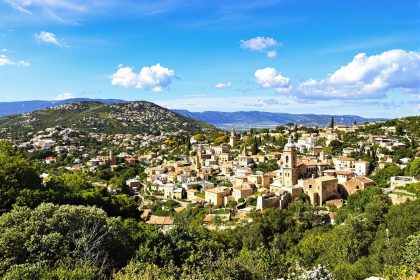 Perché sur sa montagne, ce village méconnu à quelques minutes de Nice est la perle secrète de la Côte d'Azur : Castellar