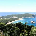 Sans voitures et sans pollution, cette île secrète au large de Toulon est un véritable sanctuaire naturel : île des Embiez
