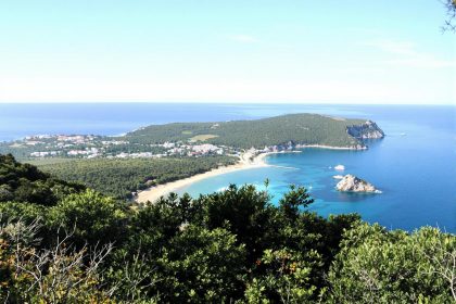 Sans voitures et sans pollution, cette île secrète au large de Toulon est un véritable sanctuaire naturel : île des Embiez