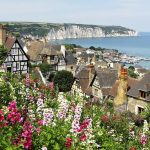 Un bijou fleuri à 2h30 de Paris : ce village normand élu parmi les plus beaux de France : Veules-les-Roses