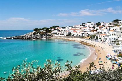Ce village blanc portugais, charmant et méconnu, abrite l'une des plus belles plages de l'Algarve : Alvor