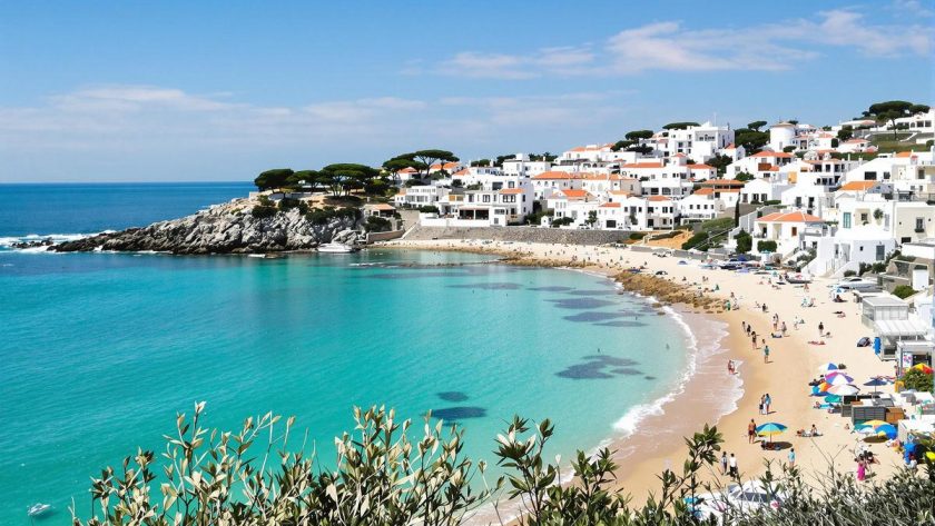 Ce village blanc portugais, charmant et méconnu, abrite l'une des plus belles plages de l'Algarve : Alvor