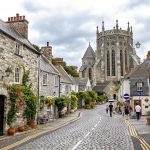 Ce village breton, ignoré de nombreux touristes, est pourtant un joyau parmi les Plus Beaux Villages de France : Locronan