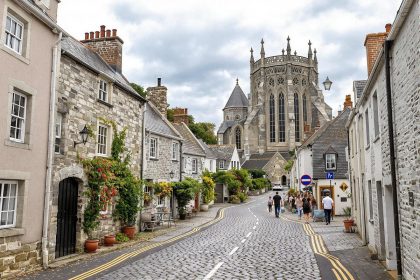 Ce village breton, ignoré de nombreux touristes, est pourtant un joyau parmi les Plus Beaux Villages de France : Locronan