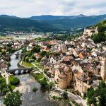 Cette cité construite il y a 1 000 ans, trésor du Béarn, offre une vue imprenable sur les Pyrénées : Sauveterre-de-Béarn