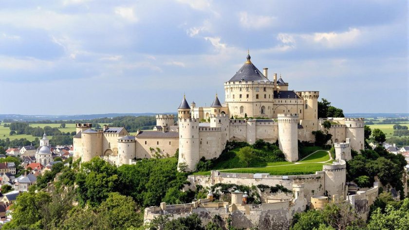 Cette sublime cité médiévale, située en plein cœur de la Normandie, fait partie des plus belles à voir en France : Falaise