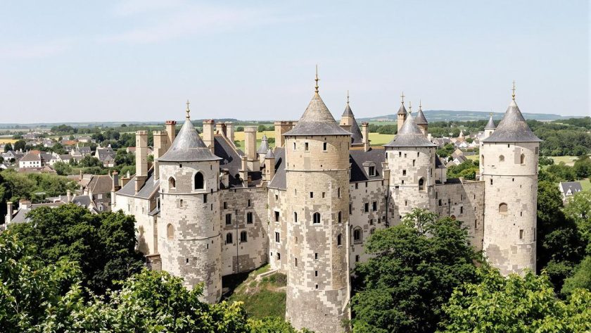 Château médiéval : cette forteresse monumentale cachée en Bretagne intrigue encore les visiteurs : Château de Fougères