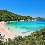 Eaux turquoise et sable rose, voici la plus belle plage d’Europe ! : Elafonissi