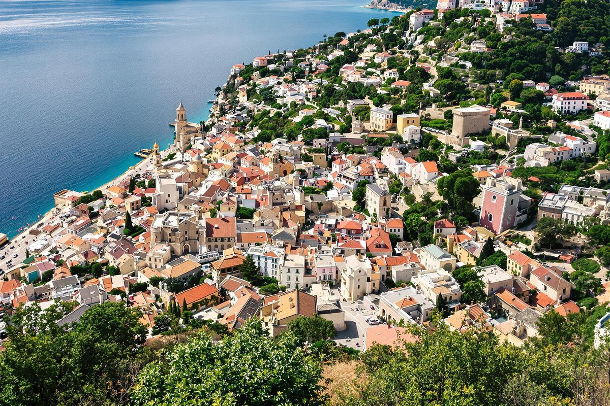 Au cœur de la Côte d&rsquo;Azur, profitez d&rsquo;un voyage enchanté en visitant ce petit village perché