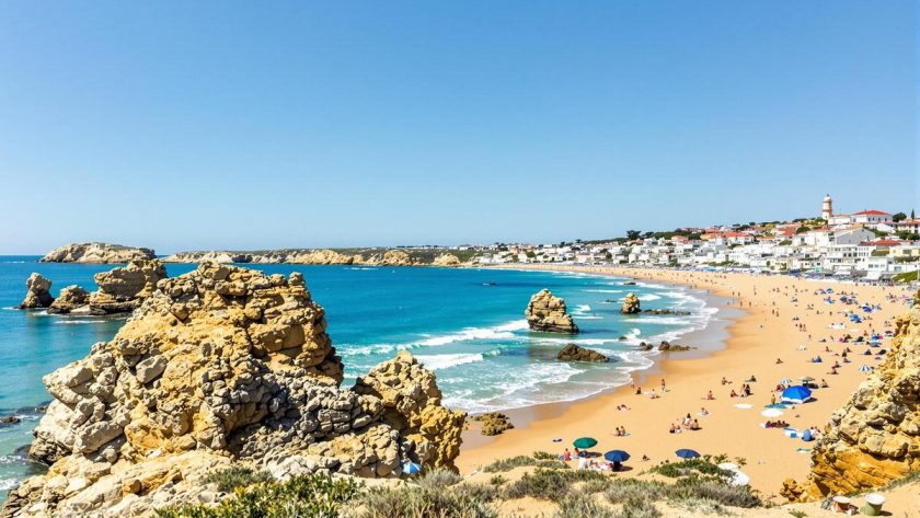 Face à la baisse des pensions, de nombreux seniors s’installent dans cette région ensoleillée et accessible : Portugal