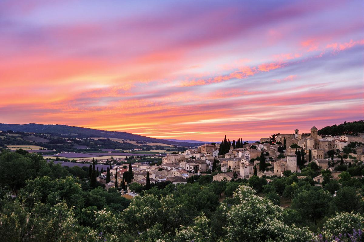 Au coeur de la Provence, découvrez ce joyau du Luberon alliant charme et sérénité