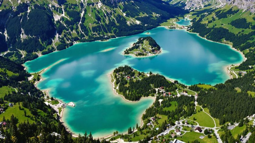 Un lac secret des Alpes où l’eau est d’une pureté exceptionnelle : lac de Montriond