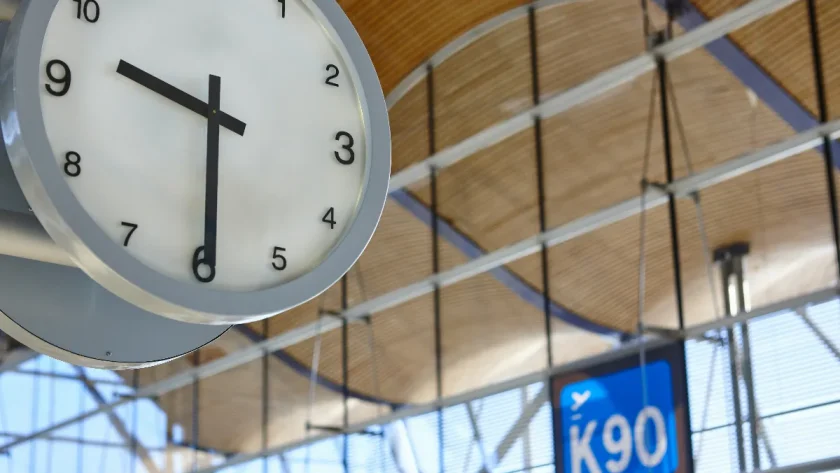 si-vous-prenez-lavion-a-cette-heure-vous-avez-plus-de-chance-de-voir-votre-vol-annule-les-heures-critiques-et-les-astuces-pour-voyager-serein