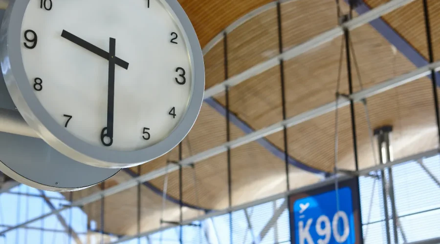 si-vous-prenez-lavion-a-cette-heure-vous-avez-plus-de-chance-de-voir-votre-vol-annule-les-heures-critiques-et-les-astuces-pour-voyager-serein
