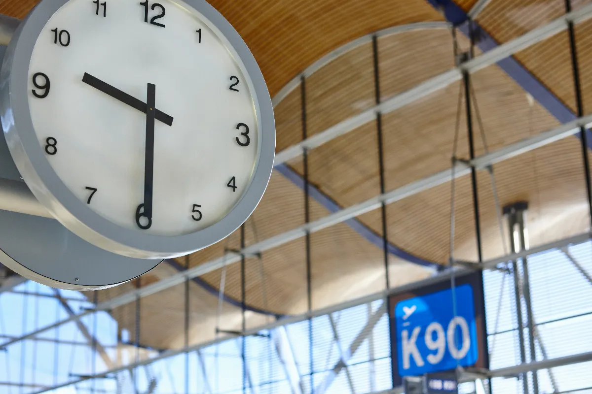 Si vous prenez l&rsquo;avion à cette heure, vous avez plus de chance de voir votre vol annulé : les heures critiques et les astuces pour voyager serein